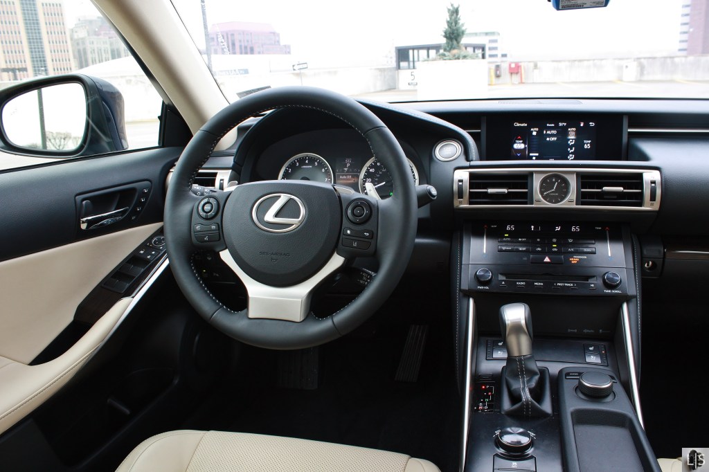 Lexus IS350 10