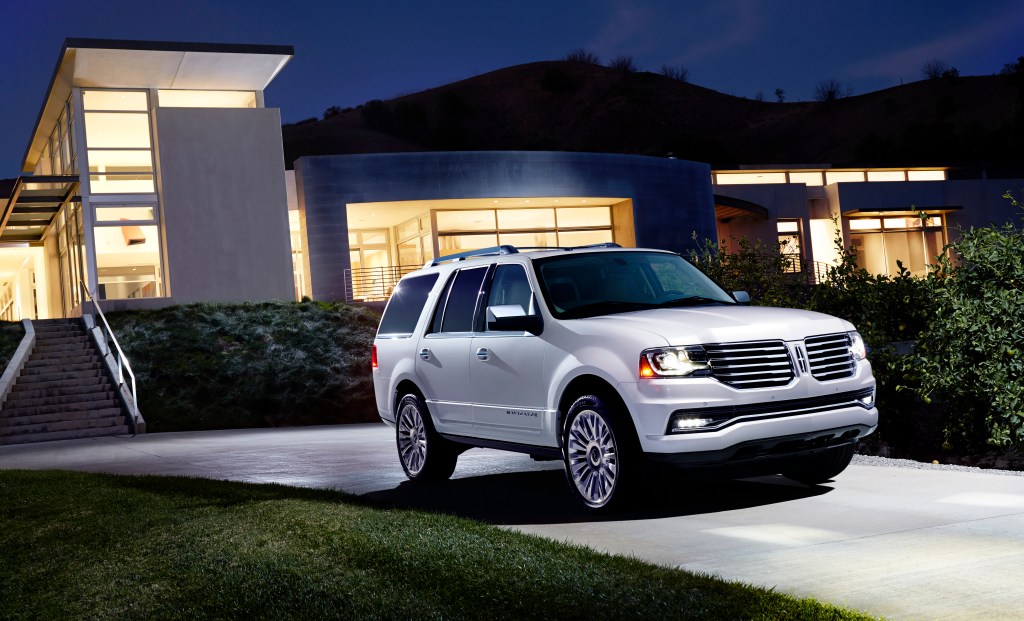15LincolnNavigator_09_HR