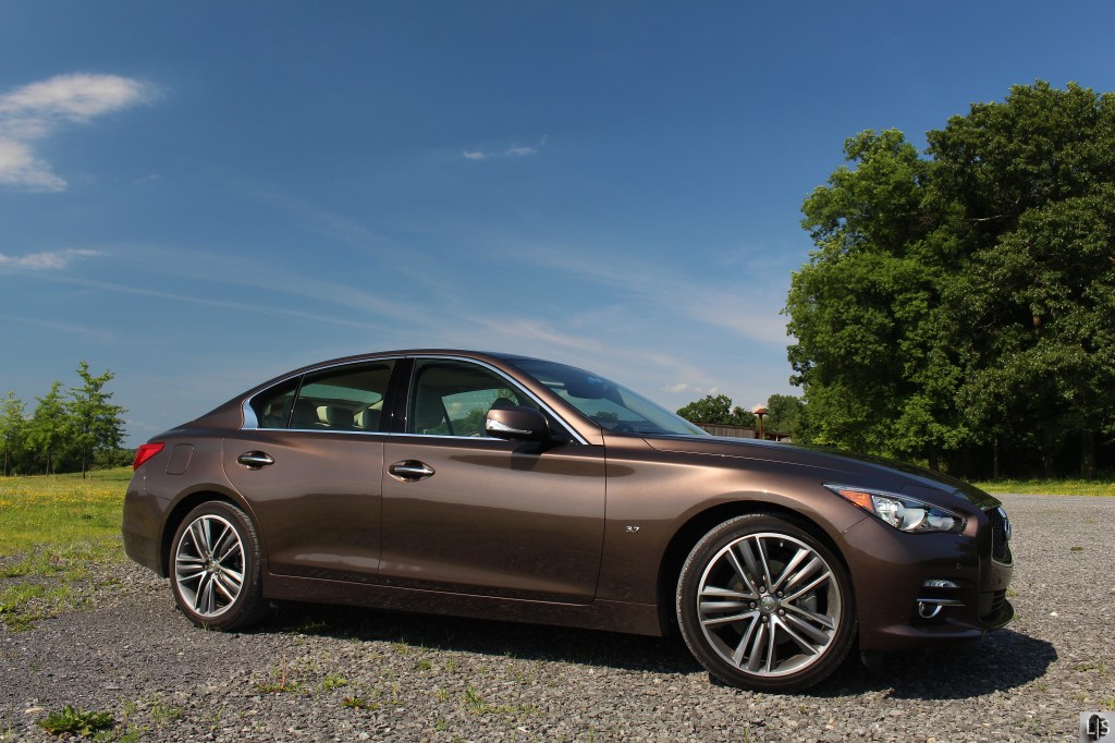Infiniti Q50 4