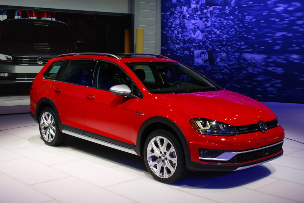 2017 Volkswagen Golf Sportrack 1
