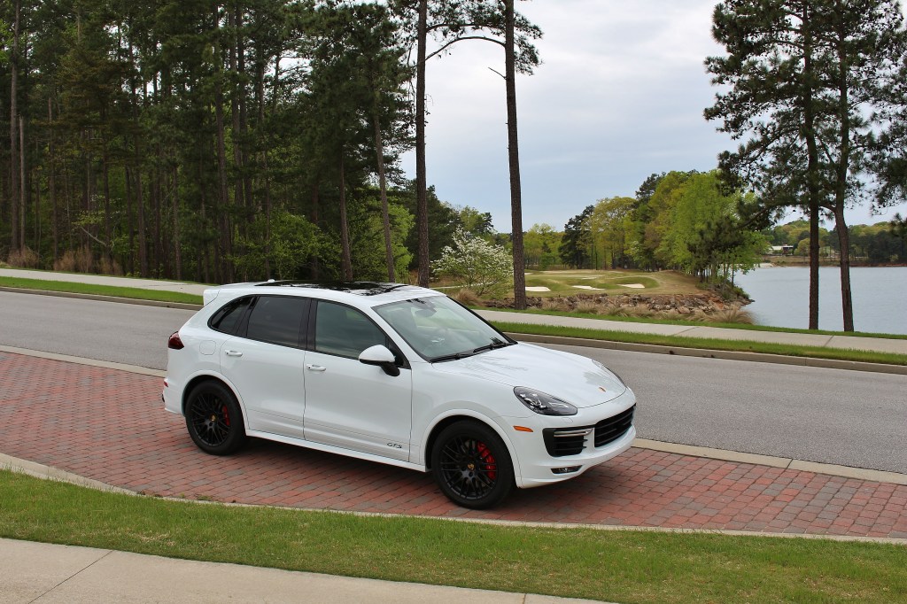 Porsche Cayenne GTS 1