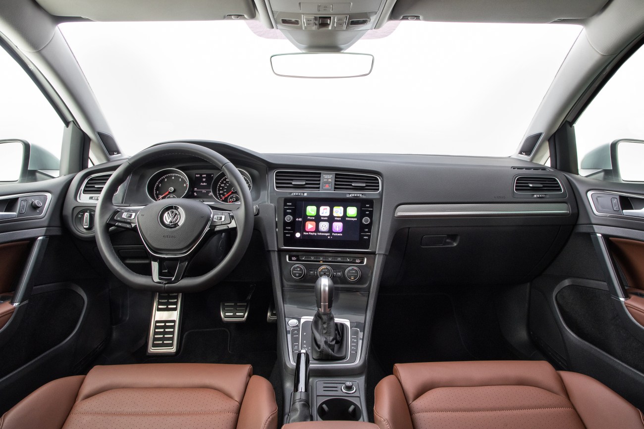 2017 VW Golf Alltrack Interior 1