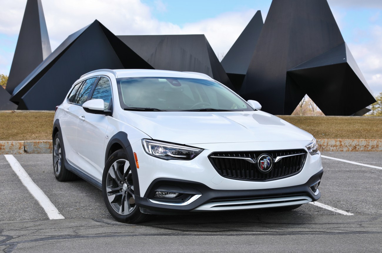 2018 Buick Regal TourX 1