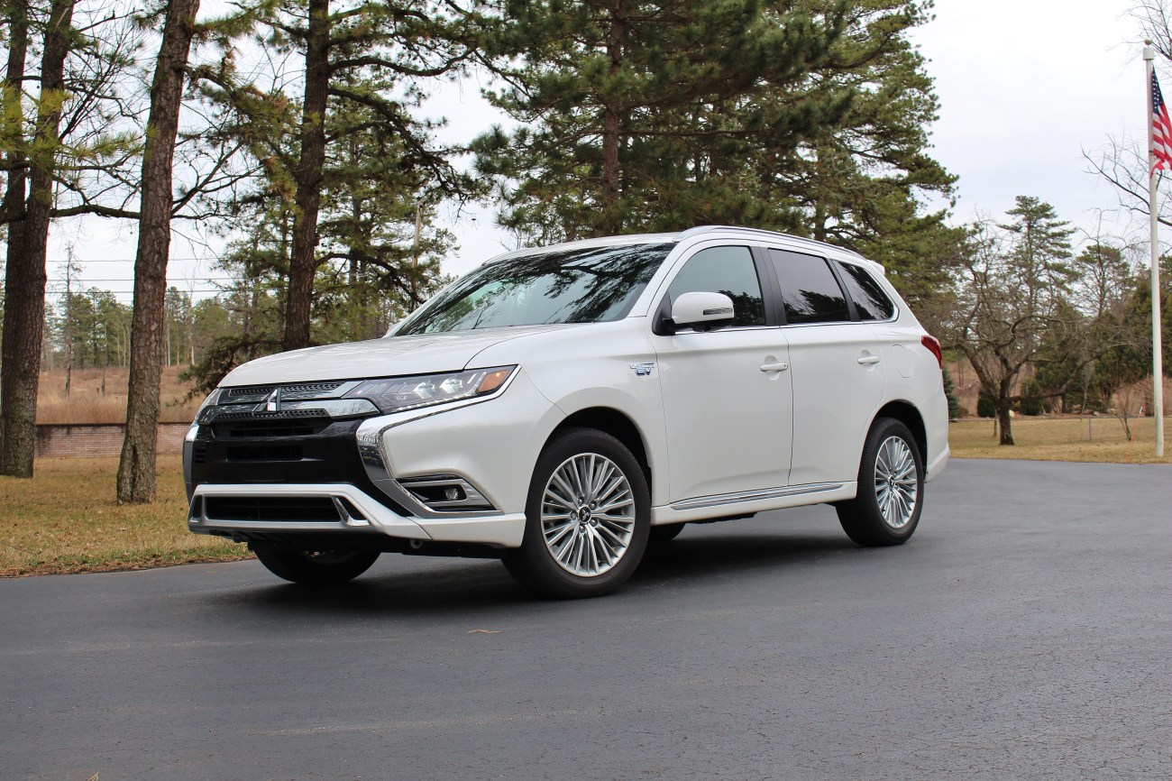 2019 Mitsubishi Outlander PHEV 1